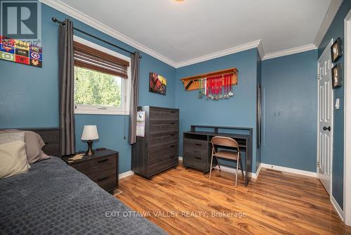 14 Church Street, Laurentian Hills, ON - Indoor Photo Showing Bedroom