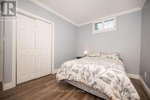 14 Church Street, Laurentian Hills, ON - Indoor Photo Showing Bedroom