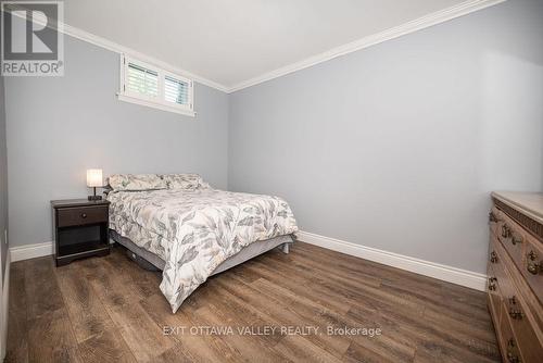 14 Church Street, Laurentian Hills, ON - Indoor Photo Showing Bedroom