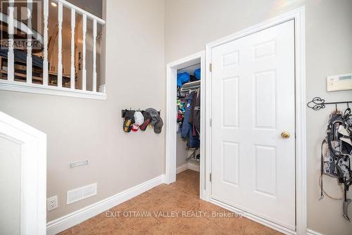 14 Church Street, Laurentian Hills, ON - Indoor Photo Showing Other Room