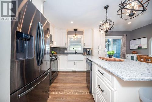 14 Church Street, Laurentian Hills, ON - Indoor Photo Showing Kitchen With Upgraded Kitchen