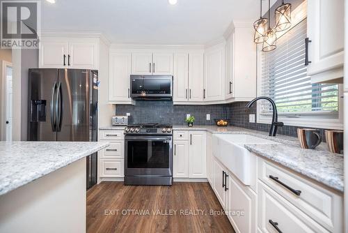 14 Church Street, Laurentian Hills, ON - Indoor Photo Showing Kitchen With Upgraded Kitchen