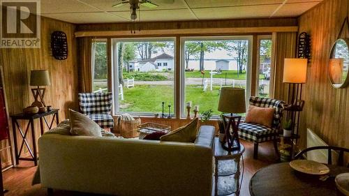 35 Cottage Ln, Sault Ste Marie, ON - Indoor Photo Showing Living Room