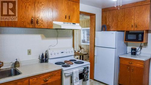 35 Cottage Ln, Sault Ste Marie, ON - Indoor Photo Showing Kitchen