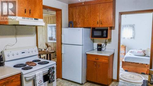 35 Cottage Ln, Sault Ste Marie, ON - Indoor Photo Showing Kitchen