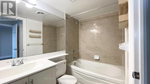 2028 - 25 Greenview Avenue, Toronto, ON - Indoor Photo Showing Bathroom