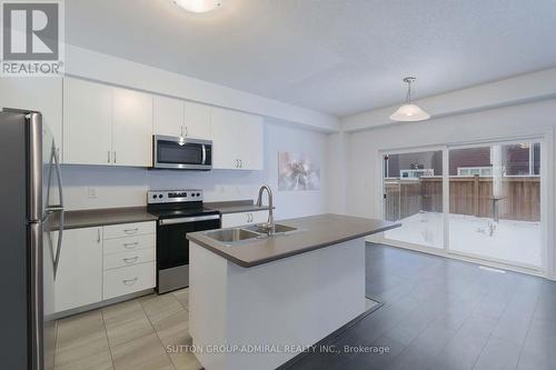 20 Bobolink Drive, Wasaga Beach, ON - Indoor Photo Showing Kitchen With Double Sink With Upgraded Kitchen