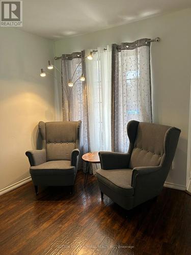 70 Copeman Crescent, Barrie, ON - Indoor Photo Showing Living Room