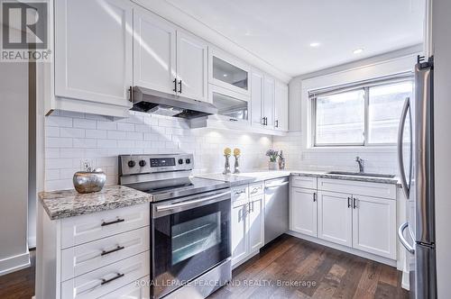 1336 Bunnell Drive, Burlington, ON - Indoor Photo Showing Kitchen With Upgraded Kitchen