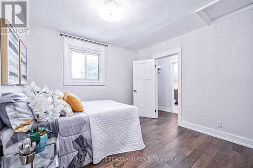 1336 Bunnell Drive, Burlington, ON - Indoor Photo Showing Bedroom