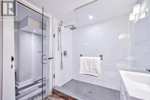 1336 Bunnell Drive, Burlington, ON - Indoor Photo Showing Bathroom