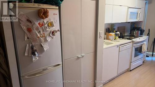 822 - 21 Iceboat Terrace, Toronto, ON - Indoor Photo Showing Kitchen