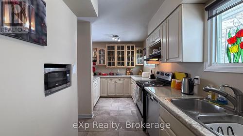 610 13 Street, Hanover, ON - Indoor Photo Showing Kitchen With Double Sink