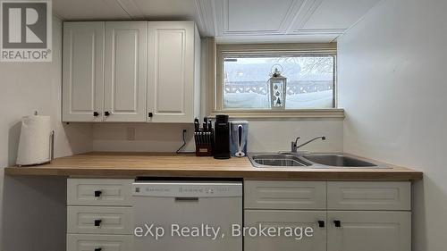 610 13 Street, Hanover, ON - Indoor Photo Showing Kitchen With Double Sink