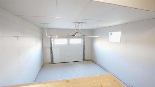 78 Cornerstone Heights, Winnipeg, MB - Indoor Photo Showing Garage