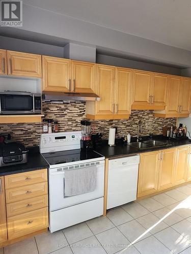 25 - 280 Hillcrest Avenue, Mississauga, ON - Indoor Photo Showing Kitchen With Double Sink