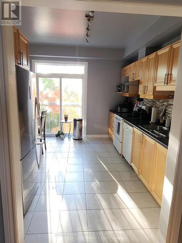 25 - 280 Hillcrest Avenue, Mississauga, ON - Indoor Photo Showing Kitchen