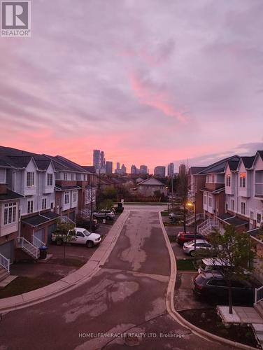 25 - 280 Hillcrest Avenue, Mississauga, ON - Outdoor With View