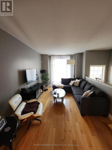 25 - 280 Hillcrest Avenue, Mississauga, ON - Indoor Photo Showing Living Room