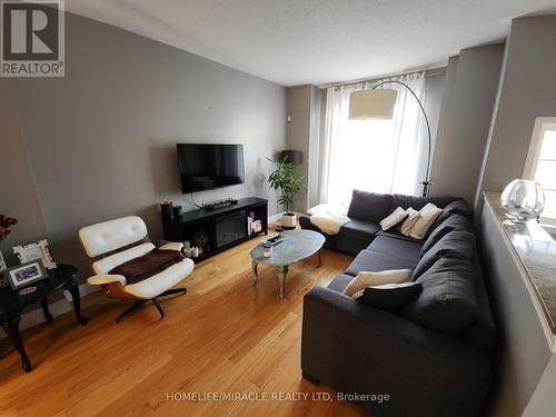 25 - 280 Hillcrest Avenue, Mississauga, ON - Indoor Photo Showing Living Room