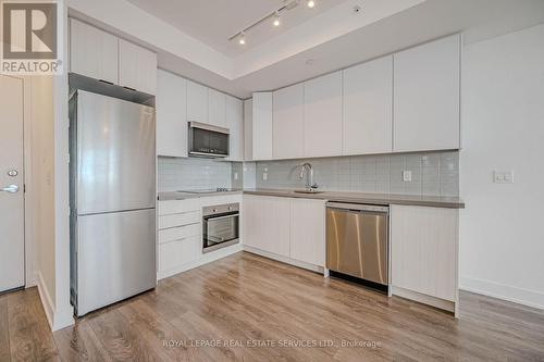 1302 - 297 Oak Walk Drive, Oakville, ON - Indoor Photo Showing Kitchen With Stainless Steel Kitchen