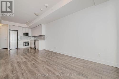 1302 - 297 Oak Walk Drive, Oakville, ON - Indoor Photo Showing Kitchen