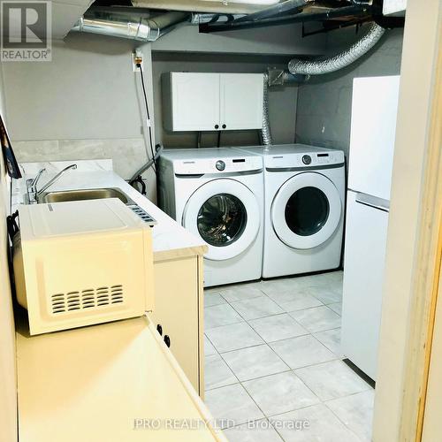 Bsmt - 129 Mcanulty Boulevard, Hamilton, ON - Indoor Photo Showing Laundry Room