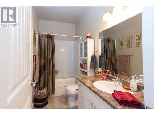 8804 17 Street, Dawson Creek, BC - Indoor Photo Showing Bathroom