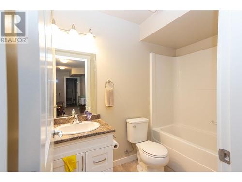 8804 17 Street, Dawson Creek, BC - Indoor Photo Showing Bathroom