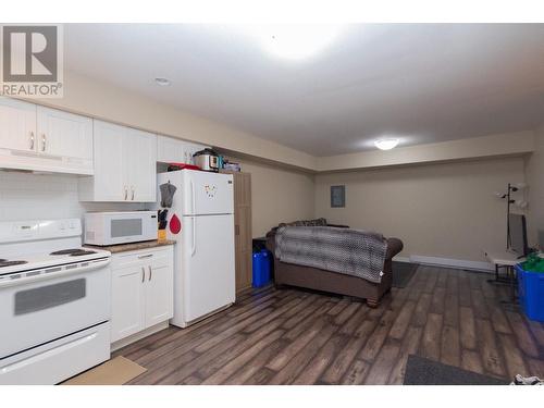 8804 17 Street, Dawson Creek, BC - Indoor Photo Showing Kitchen