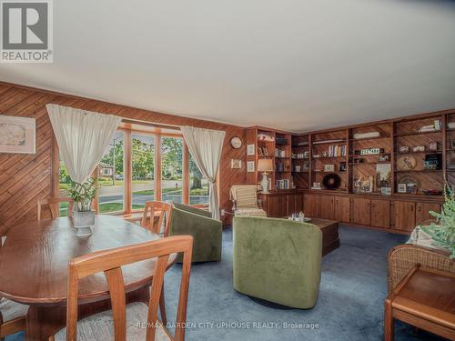 219 Lakeshore Road, St. Catharines (437 - Lakeshore), ON - Indoor Photo Showing Living Room