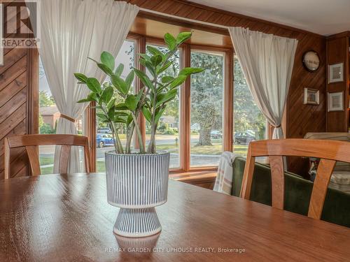 219 Lakeshore Road, St. Catharines (437 - Lakeshore), ON - Indoor Photo Showing Dining Room