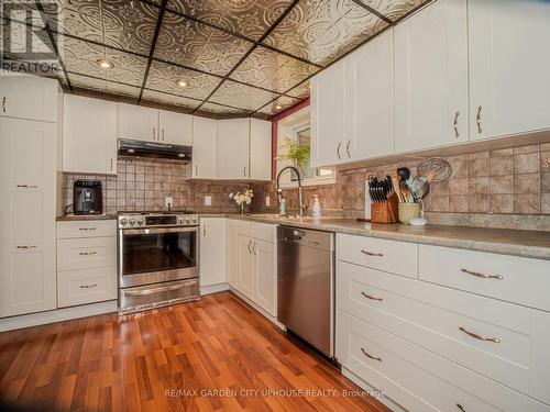 219 Lakeshore Road, St. Catharines (437 - Lakeshore), ON - Indoor Photo Showing Kitchen