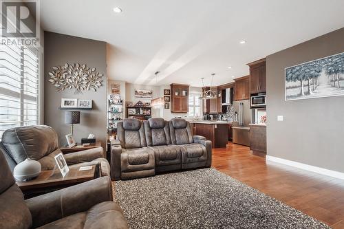 12872 Lake Hill Drive, Lake Country, BC - Indoor Photo Showing Living Room