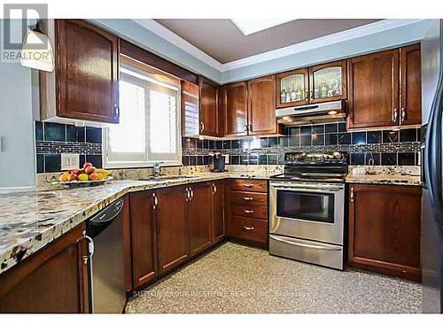 101 Ward Drive, Barrie, ON - Indoor Photo Showing Kitchen