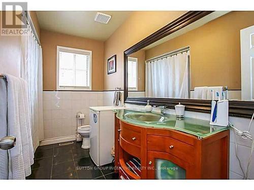 101 Ward Drive, Barrie, ON - Indoor Photo Showing Bathroom