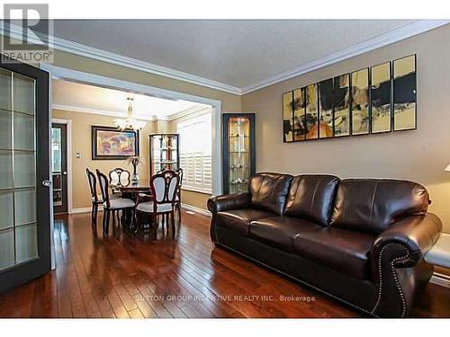 101 Ward Drive, Barrie, ON - Indoor Photo Showing Living Room