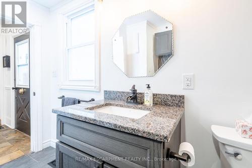 1304 Brock Road, Hamilton, ON - Indoor Photo Showing Bathroom