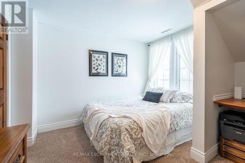 1304 Brock Road, Hamilton, ON - Indoor Photo Showing Bedroom