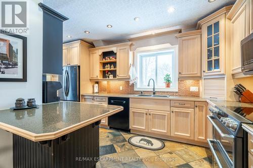 1304 Brock Road, Hamilton, ON - Indoor Photo Showing Kitchen With Upgraded Kitchen