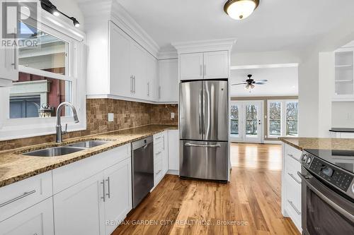 115 Gibson Street, Grimsby, ON - Indoor Photo Showing Kitchen With Double Sink With Upgraded Kitchen