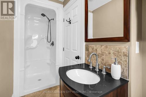 115 Gibson Street, Grimsby, ON - Indoor Photo Showing Bathroom