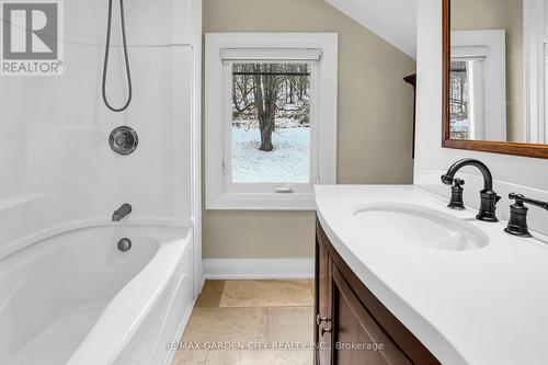 115 Gibson Street, Grimsby, ON - Indoor Photo Showing Bathroom