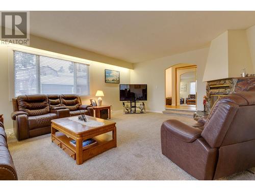 8272 St John Crescent, Prince George, BC - Indoor Photo Showing Living Room