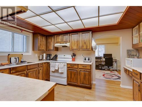 8272 St John Crescent, Prince George, BC - Indoor Photo Showing Kitchen