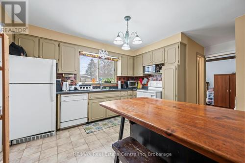 71 Keats Crescent, Guelph (Hanlon Creek), ON - Indoor Photo Showing Kitchen With Double Sink