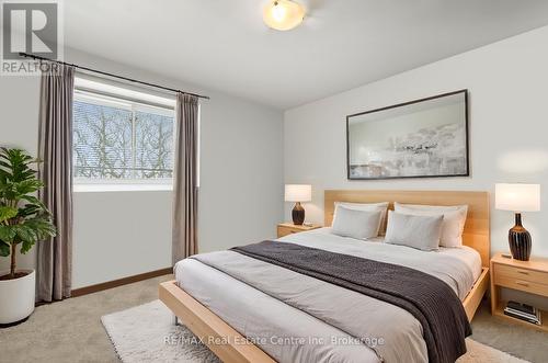 71 Keats Crescent, Guelph (Hanlon Creek), ON - Indoor Photo Showing Bedroom