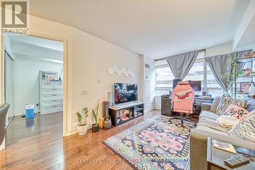 906 - 60 St Clair Avenue W, Toronto, ON - Indoor Photo Showing Living Room