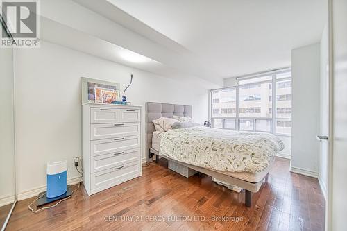 906 - 60 St Clair Avenue W, Toronto, ON - Indoor Photo Showing Bedroom