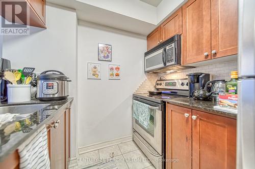 906 - 60 St Clair Avenue W, Toronto, ON - Indoor Photo Showing Kitchen